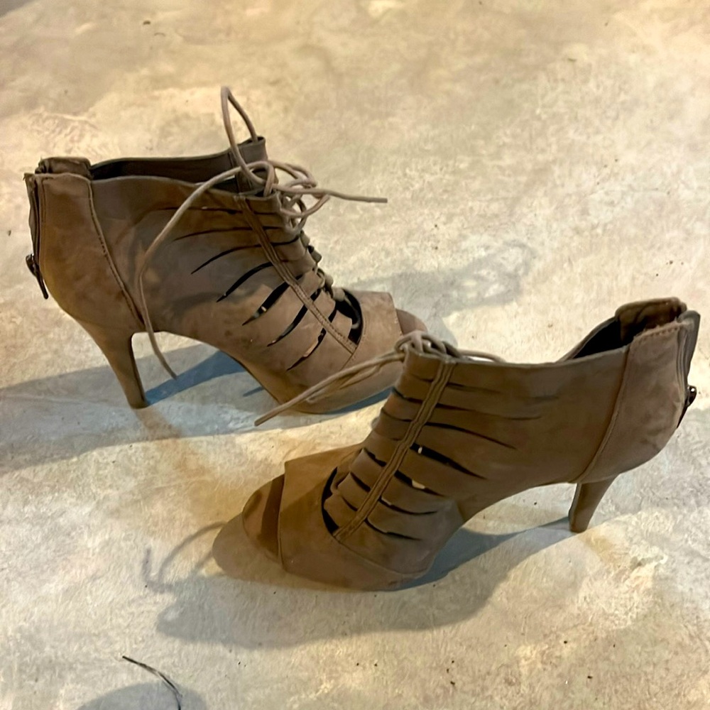 Fergalicious women’s heels size 7 ￼